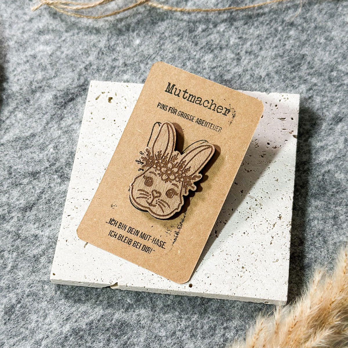 Mutmacher - Anstecker Blumenhase