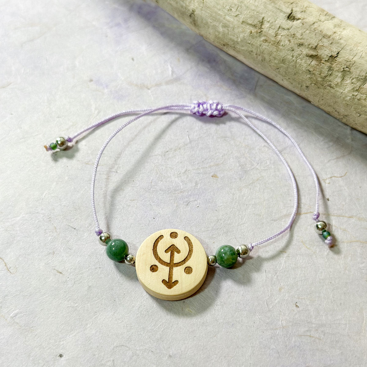 Lila Armband mit Positive Gedanken Symbolik