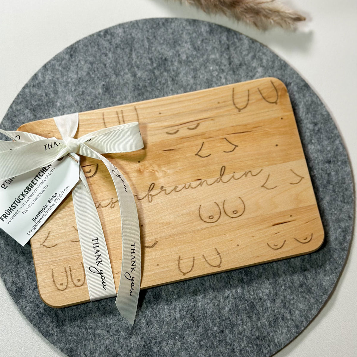 Frühstücksbrettchen "Busenfreundin"