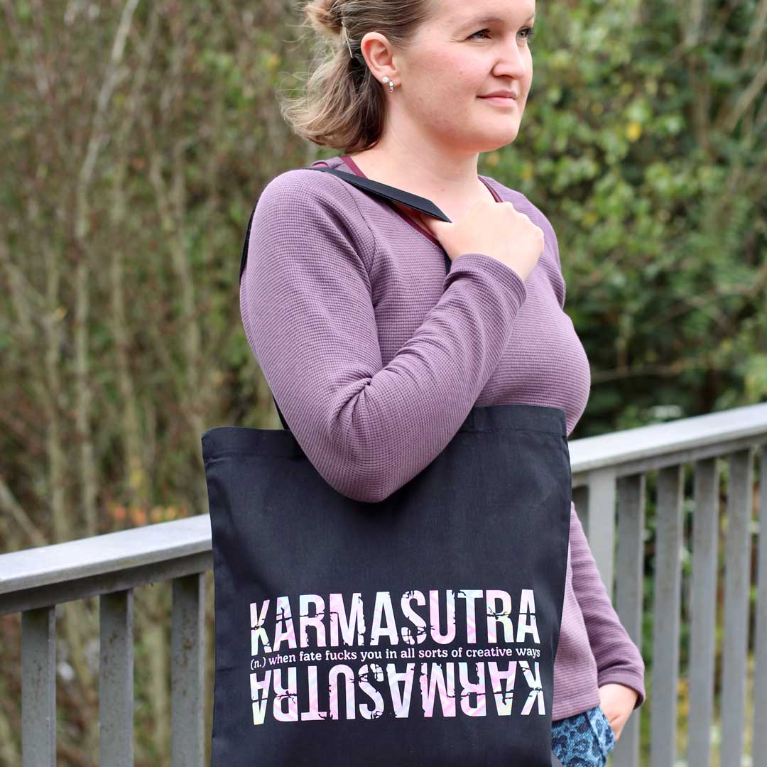 Karmasutra Plotterdatei von Graphicjam auf einer Tasche