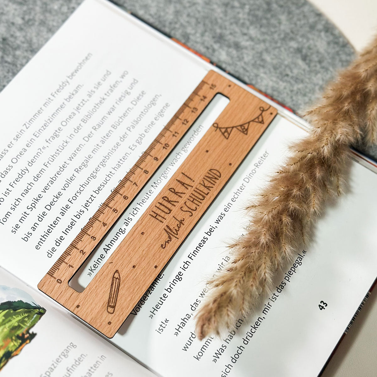 Leselineal aus Holz – „Hurra endlich Schulkind!"