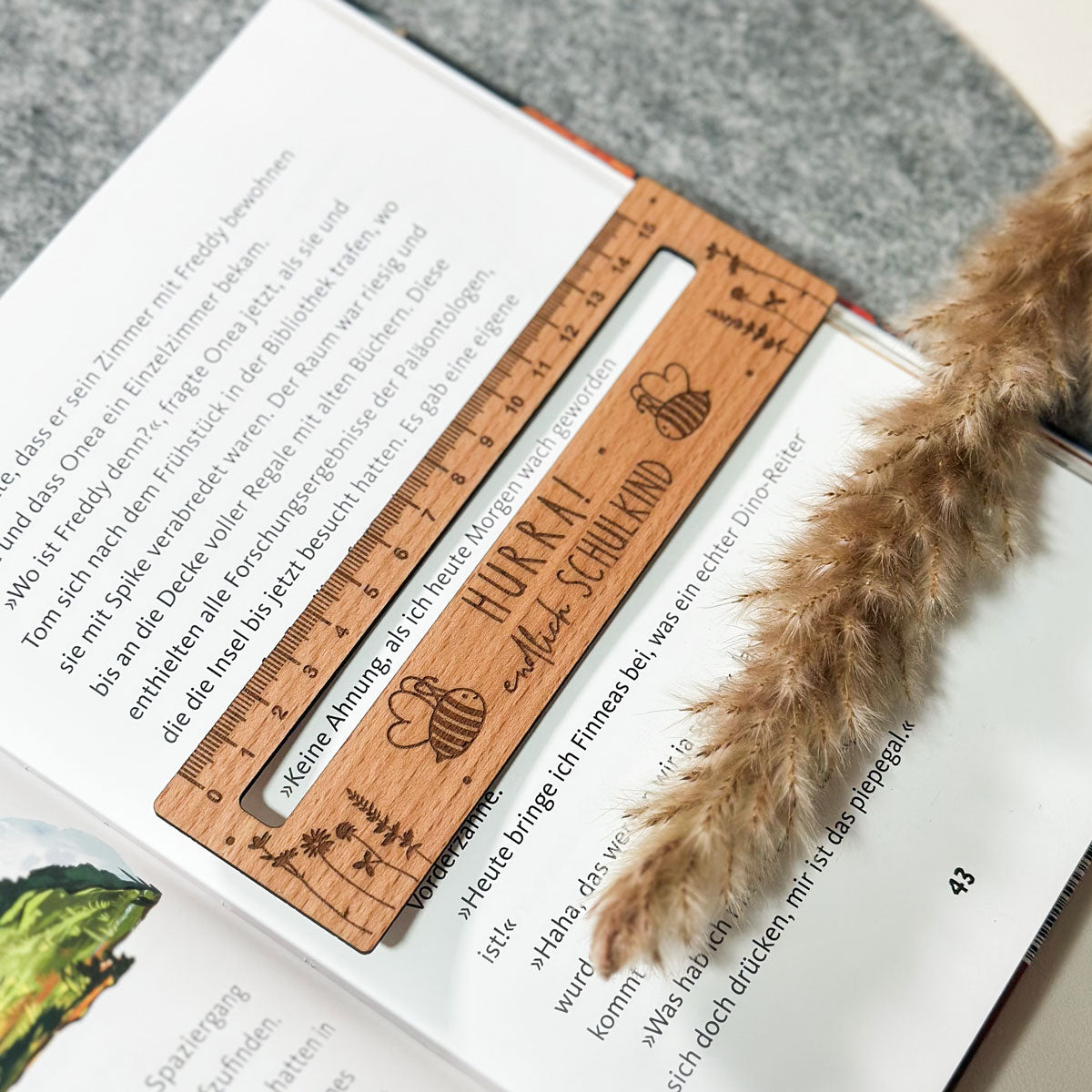 Leselineal aus Holz – „Schulbiene“
