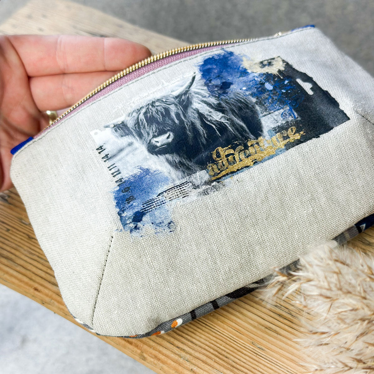<p>Nun heißt es freuen! Dein Bügelbild sitzt perfekt und verschwindet nicht in Richtung Taschenboden! Fertig!</p>