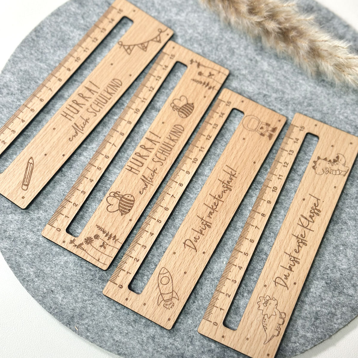 Leselineal aus Holz – „Schulbiene“